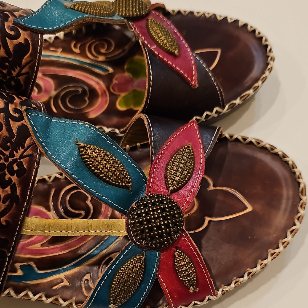 L'ARTISTE POLA Floral WEDGE Appliqué Sandals - Brown, Teal, Red SIZE 40 - Picture 4 of 12